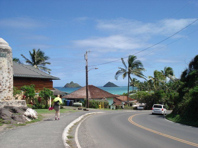 Houses near the beachfront in Kailua, Hawaii. VA Loan officers can help purchase houses that are similar to these homes.