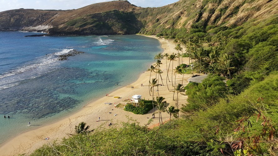 Image of the coastline of Oahu. Veteran homebuyers are able to use the VA Mortgage program in Hawaii to help purchase a home in this peaceful paradise.