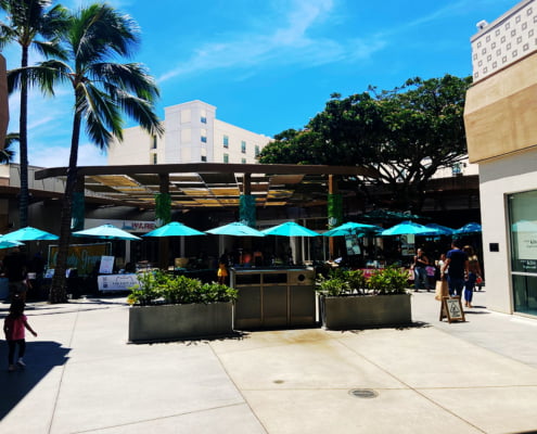 Ka Makana Aliʻi restaurants and stores.