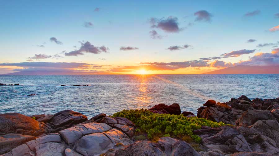 island Maui cliff line with ocean Hawaii